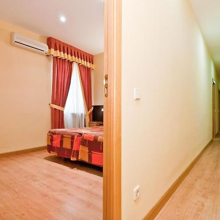 Hostal Las Cortes Madrid Exterior photo