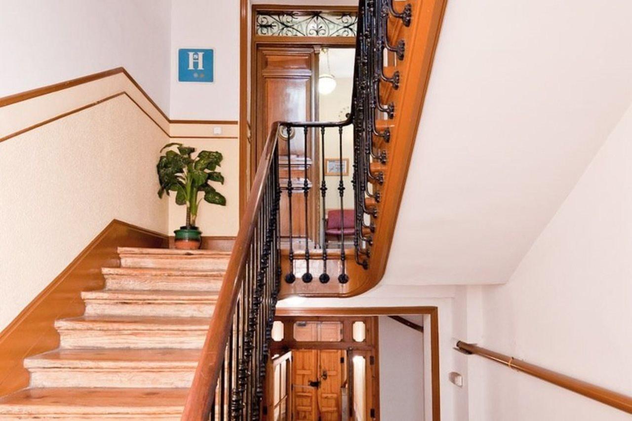 Hostal Las Cortes Madrid Exterior photo