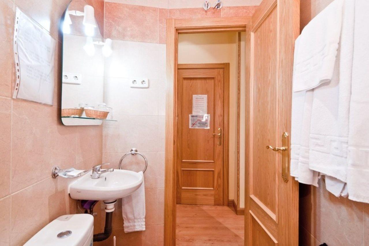 Hostal Las Cortes Madrid Exterior photo
