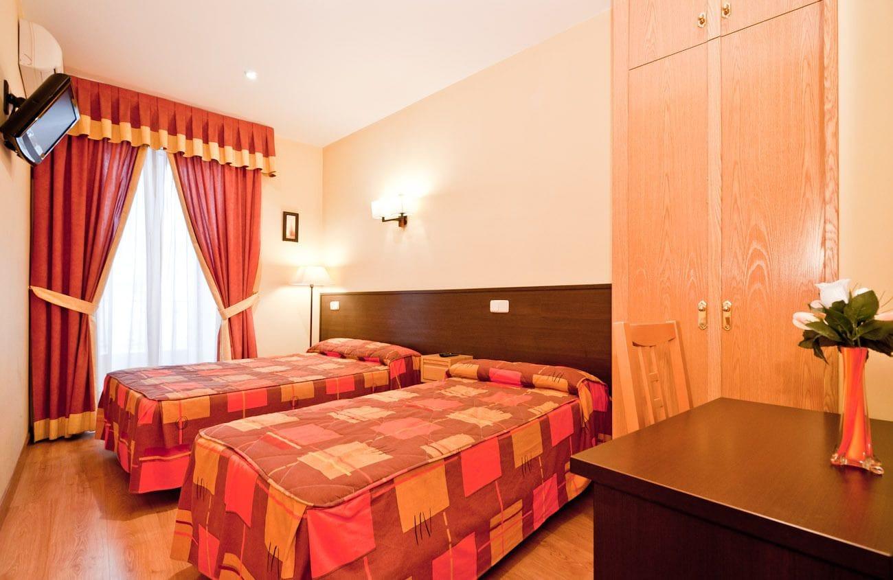 Hostal Las Cortes Madrid Exterior photo