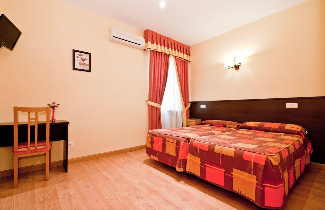 Hostal Las Cortes Madrid Exterior photo