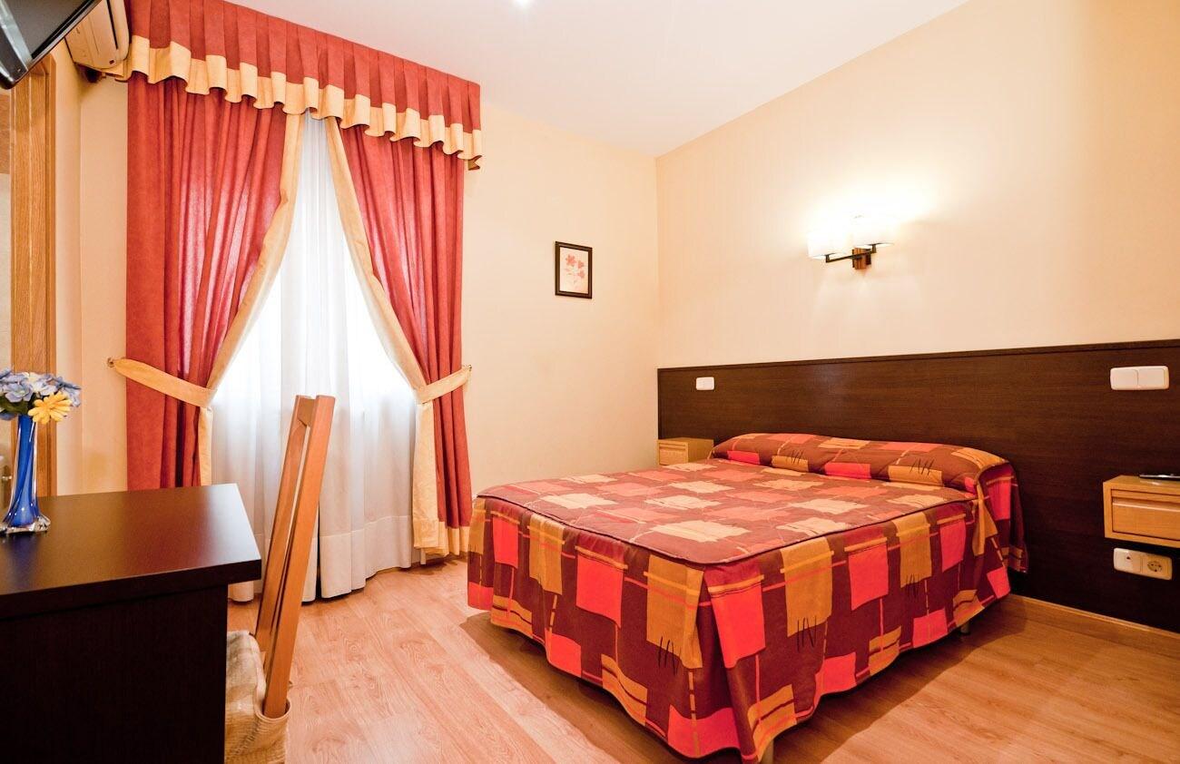 Hostal Las Cortes Madrid Exterior photo