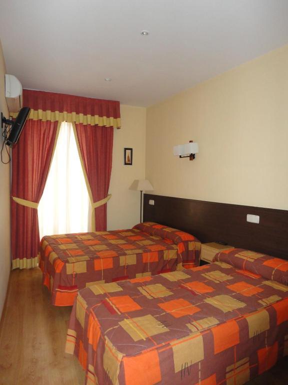Hostal Las Cortes Madrid Exterior photo