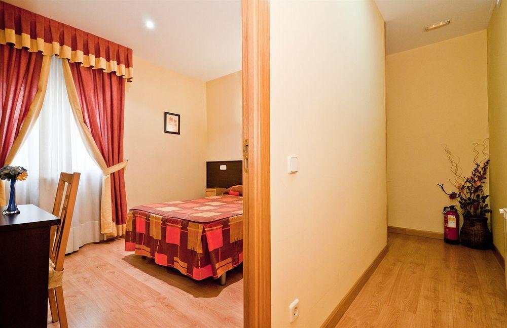 Hostal Las Cortes Madrid Exterior photo