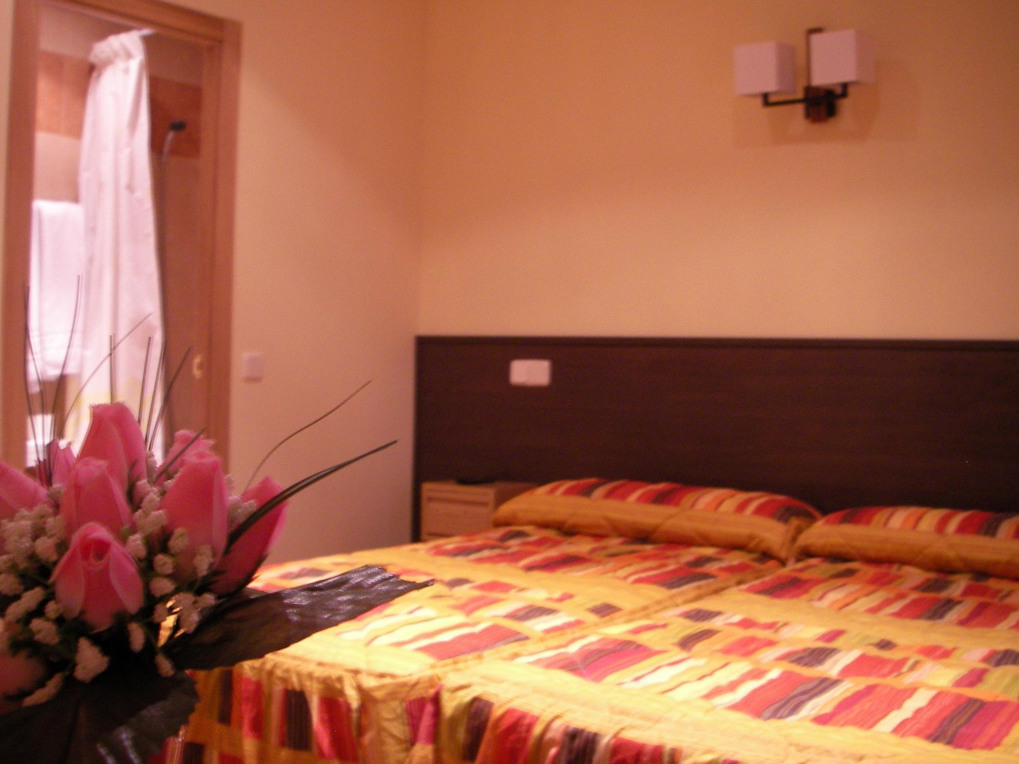 Hostal Las Cortes Madrid Exterior photo